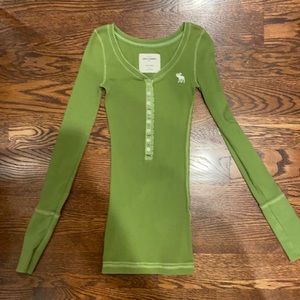 Abercrombie Kids cute stretch ribbed shirt